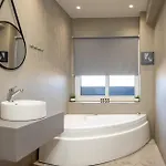 Anele Luxury - Roof Jacuzzi 干尼亞