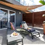 Anele Luxury - Roof Jacuzzi