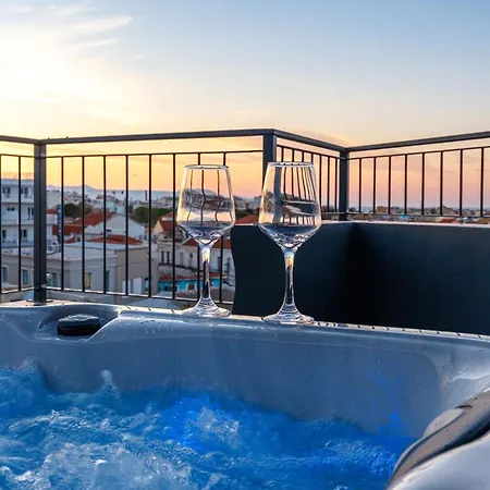 Anele Luxury - Roof Jacuzzi