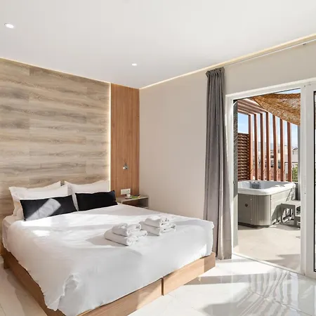 Anele Luxury - Roof Jacuzzi